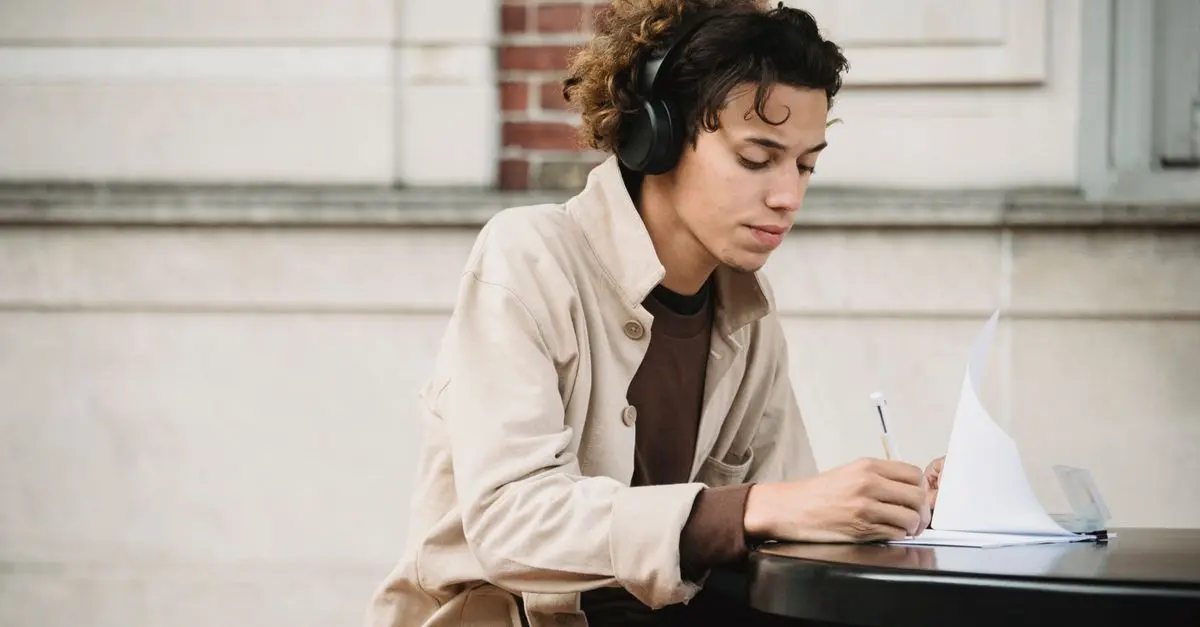 Cómo Usar la Música para Aprender Español Efectivamente