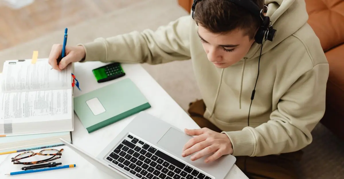 10 Estrategias para Aprender Español Usando Recursos Multimedia