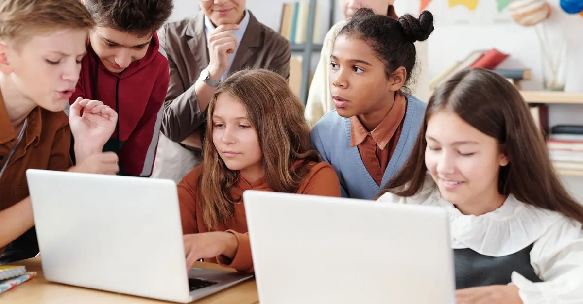 10 Estrategias para Aprender Español con Recursos Digitales
